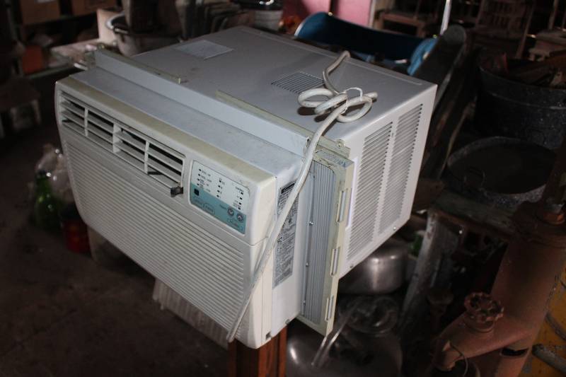 lot 100 image: Kenmore AC Unit