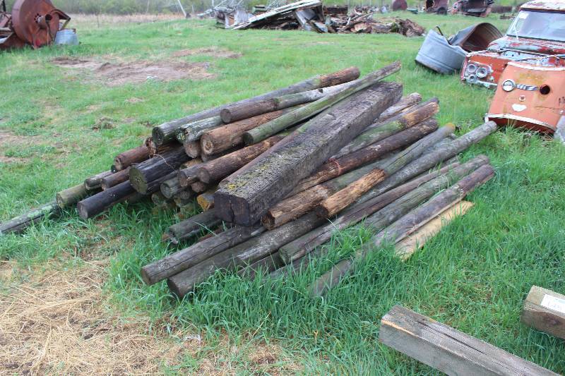 lot 148 image: Lot of Scrap Wood