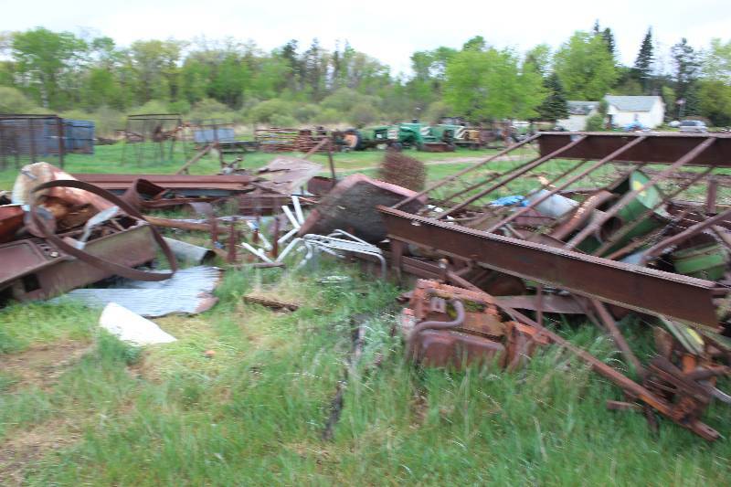 lot 149 image: Remainder of Pile Lot of Scrap Metal