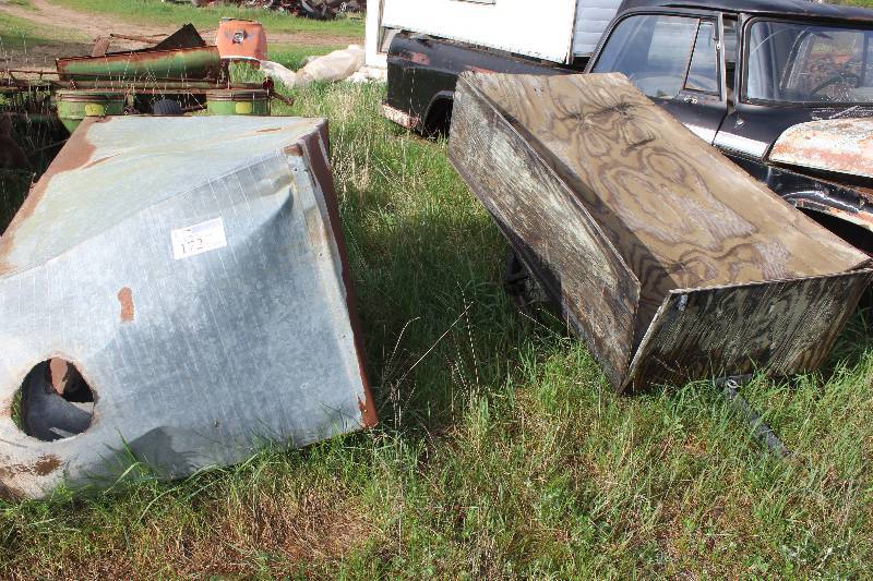 lot 172 image: Snowmobile Trailer and Box