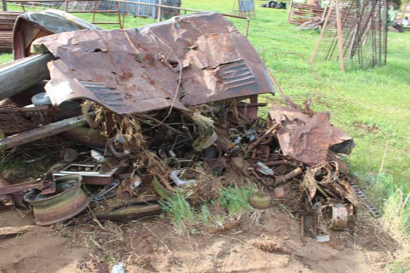 lot 174 image: Pile Lot of Scrap Metal