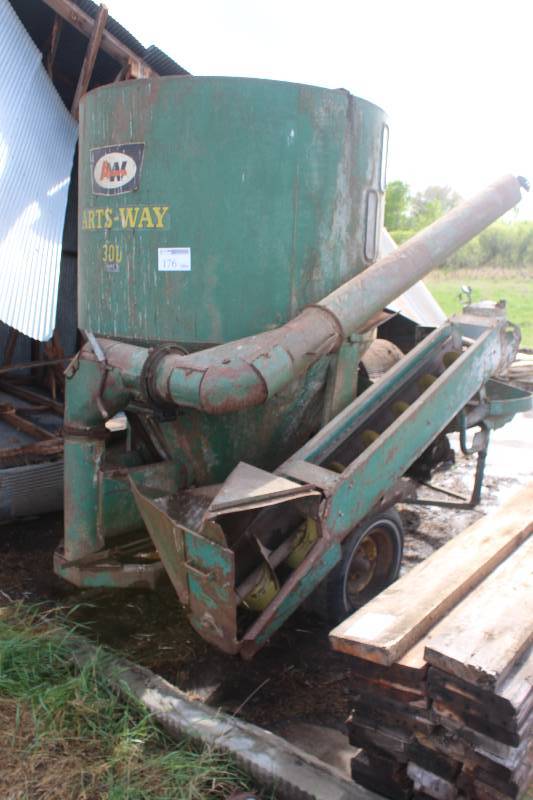 lot 176 image: Arts-Way 300 Grinder Mixer