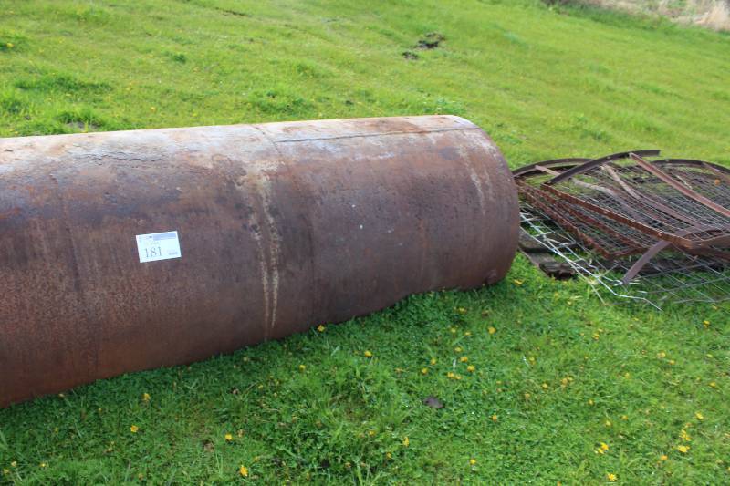 lot 181 image: Pile Lot of Scrap Metal Fencing, Tank