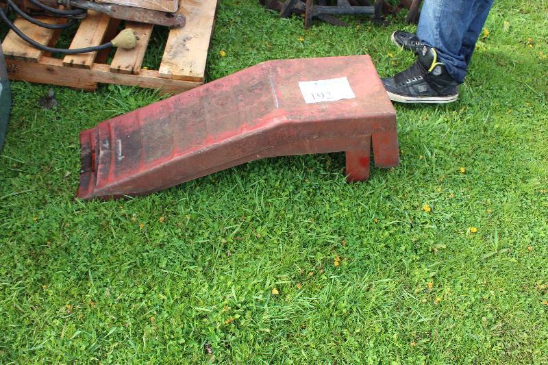 lot 192 image: Lot of (2) Metal Car Ramps