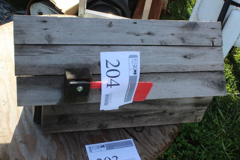lot 204 image: Custom Wood Mailbox