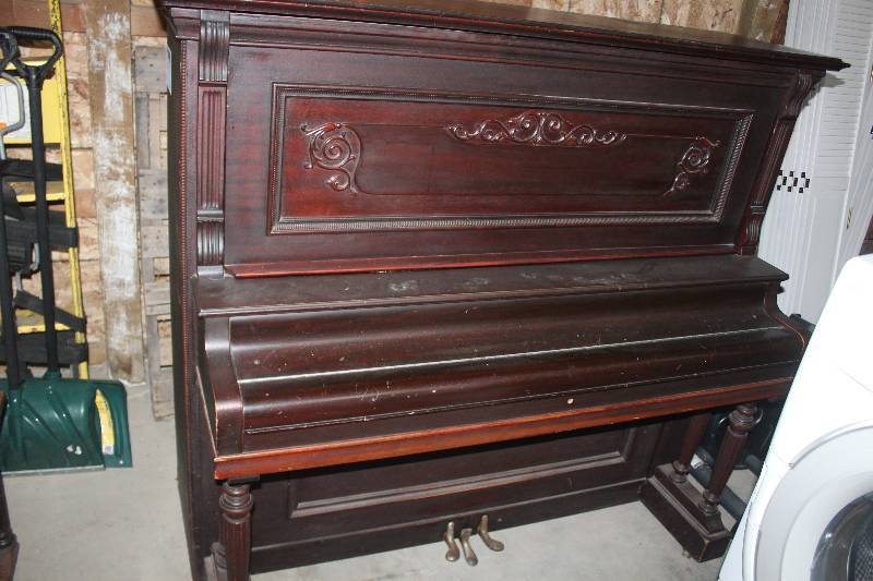 The Lakeside Chicago 3-Pedal Piano w Bench