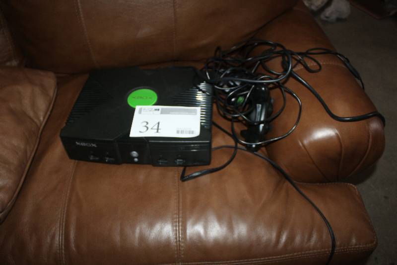 Xbox Game Console w Controllers