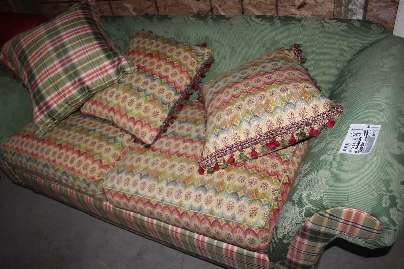 Sofa w Throw Pillows
