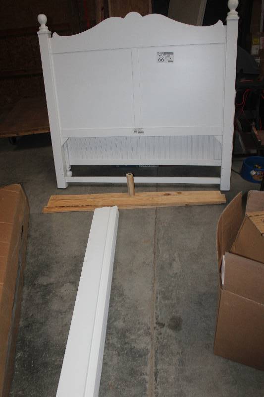 Queen Size Bed w Frame, Mattress, Box Spring