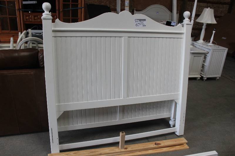 Queen Size Bed w Frame, Mattress, Box Spring