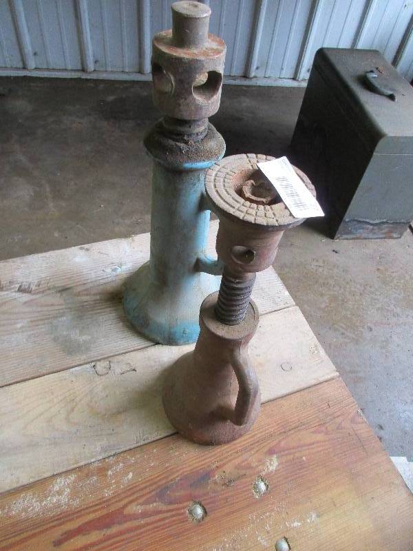 2 Screw jacks
