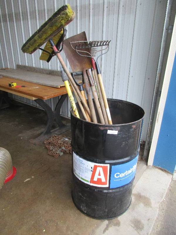Barrel with tools