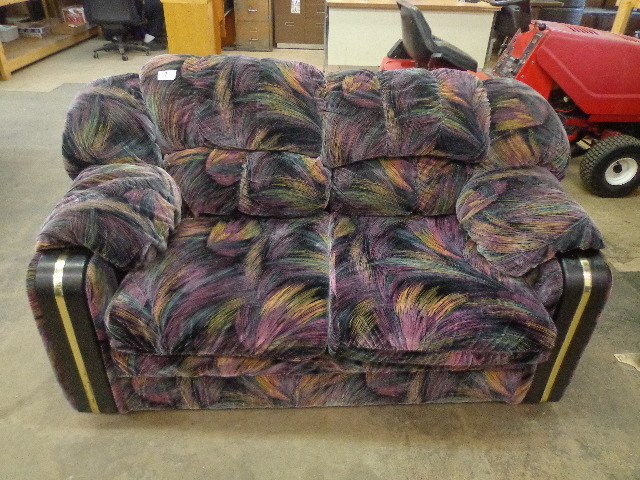 lot 1 image: Love Seat