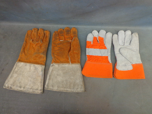 lot 12 image: 2 Pairs Of Welding Gloves