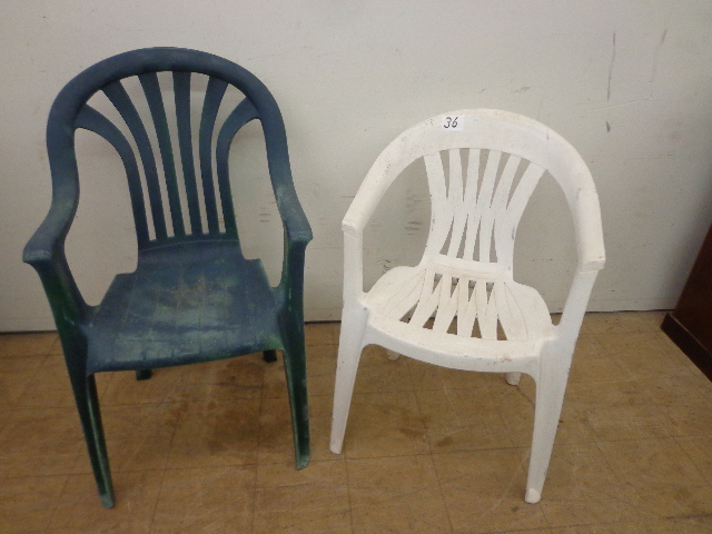 lot 36 image: 2 Plastic Yard Chairs