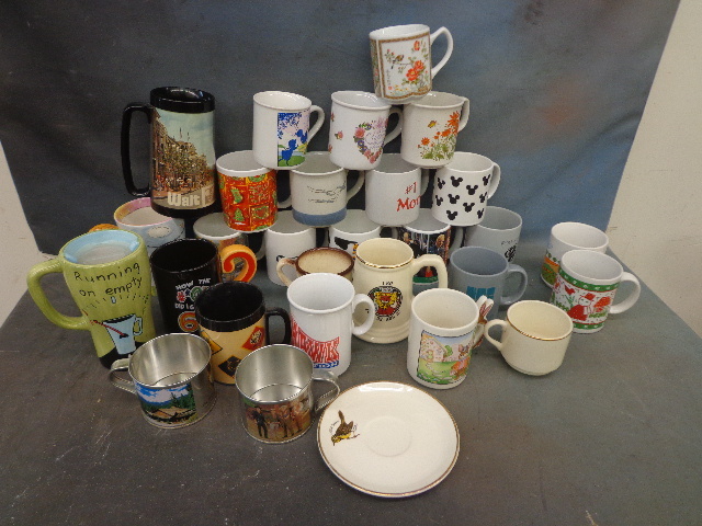 lot 54 image: 26 Coffe Cups, 1 Tea Cup & 1 Saucer