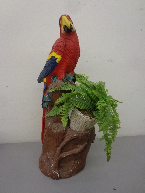 lot 62 image: Parrot Yard Planter