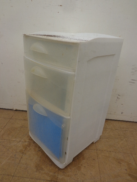 lot 78 image: Plastic File Box On Wheels