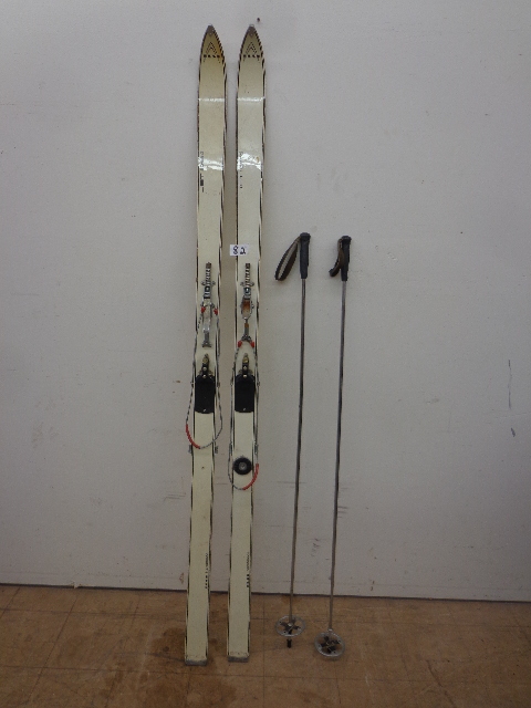 lot 82 image: Elan Handmade Skies & Poles