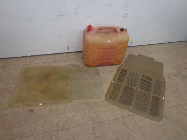 lot 91 image: 6 Gallon Gas Tank & 2 Car Floor Mats