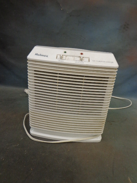 lot 94 image: Holmes Air PurifierIonizer