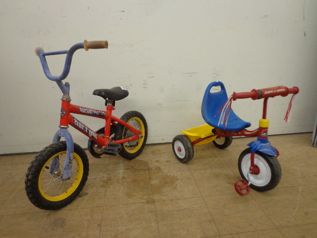 lot 152 image: 12 Huffy & Radio Flyer Tricycle