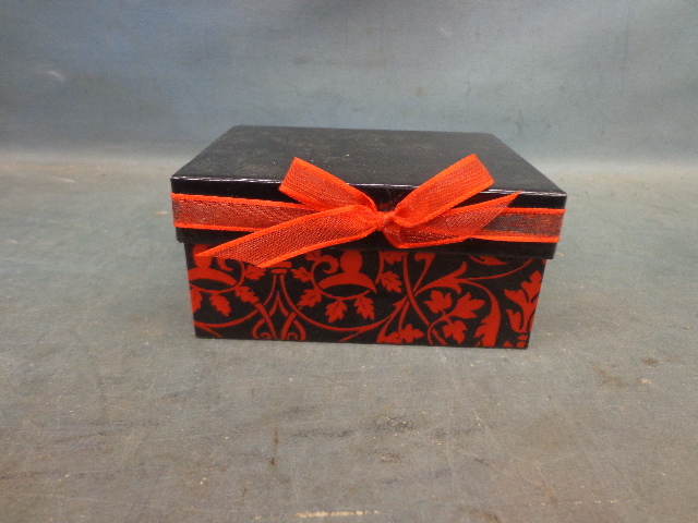 lot 118 image: Red Gift Box & Jewelry