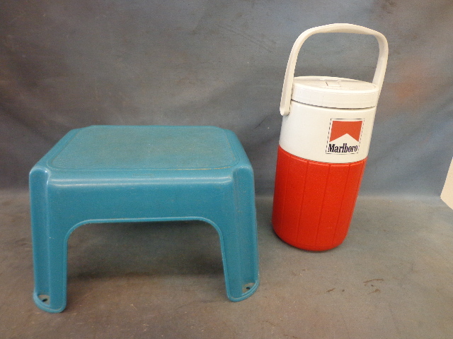 lot 141 image: Rubbermaid Step Stool & Coleman Cooler