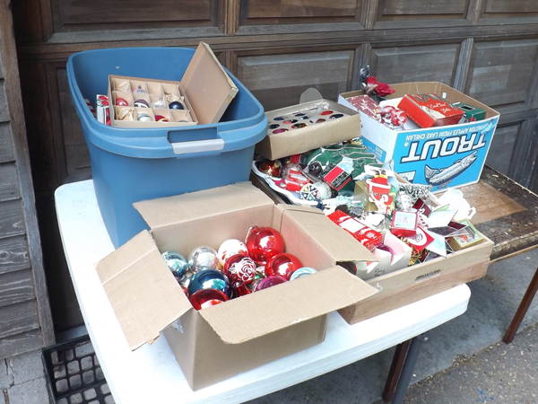 lot 13 image: Large Lot of Vintage Christmas Ornaments etc.