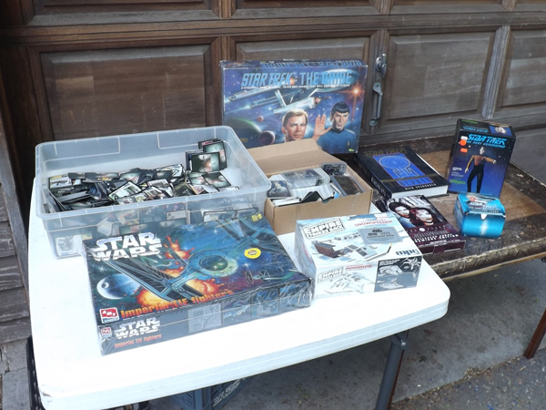 lot 14 image: Large Lot of Vintage Star Wars, Star Trek, X-Files etc. Collectibles
