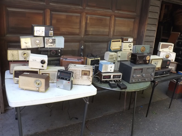lot 25 image: HUGE Lot of Vintage Tube etc. Radios