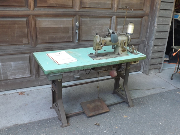 lot 48 image: Working Industrial 141 Pfaff Sewing Machine