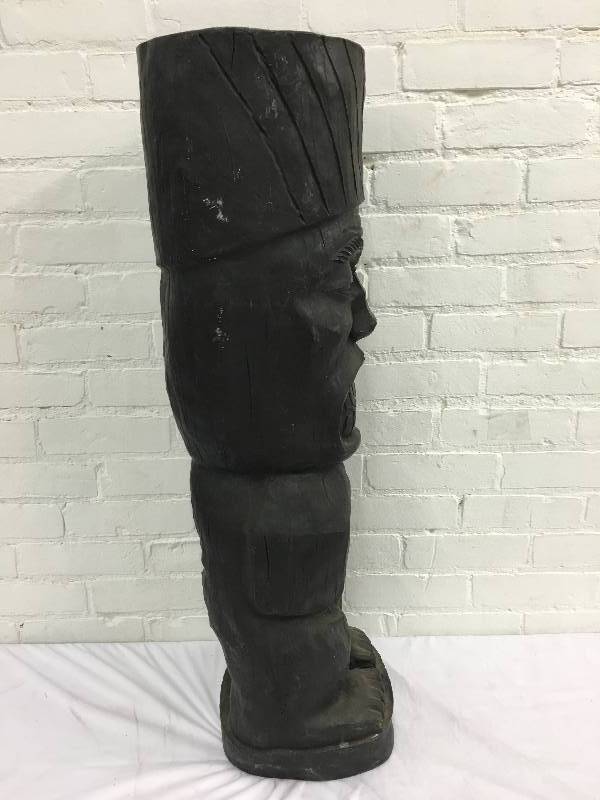 lot 5 image: giant tiki