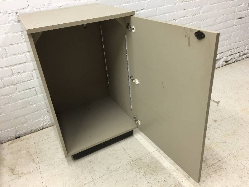 lot 6 image: brown storage cabinet 3ftx2ft