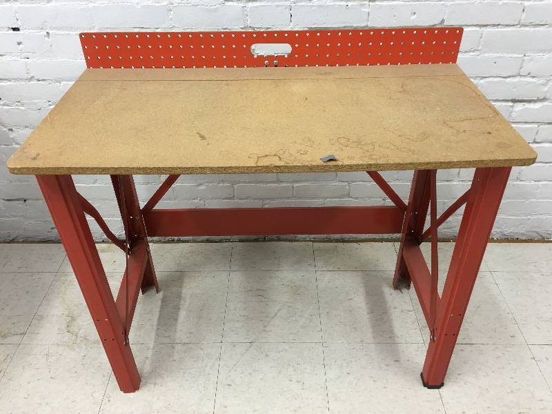 lot 9 image: fold up work table with handle