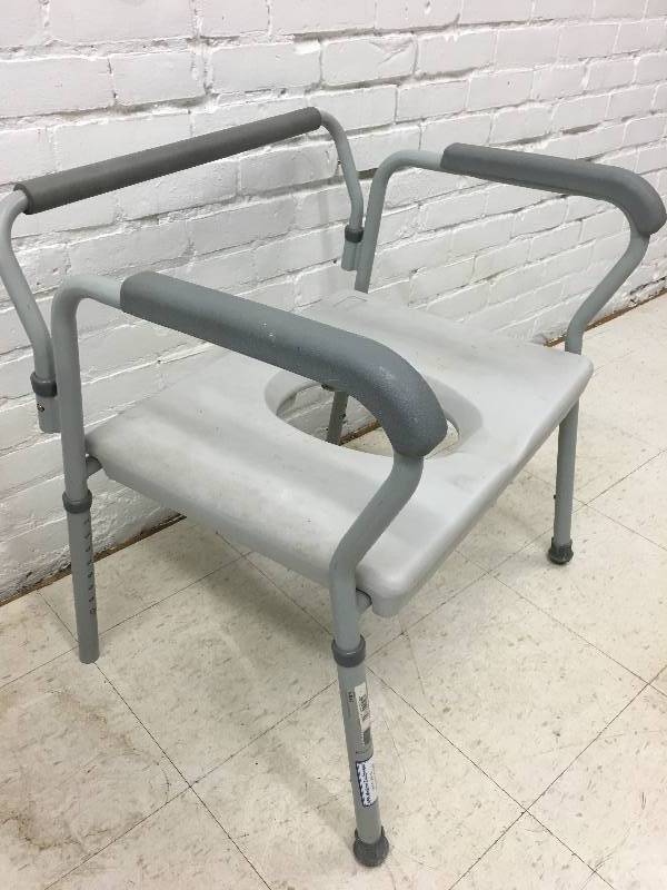 lot 12 image: medical toilet chair