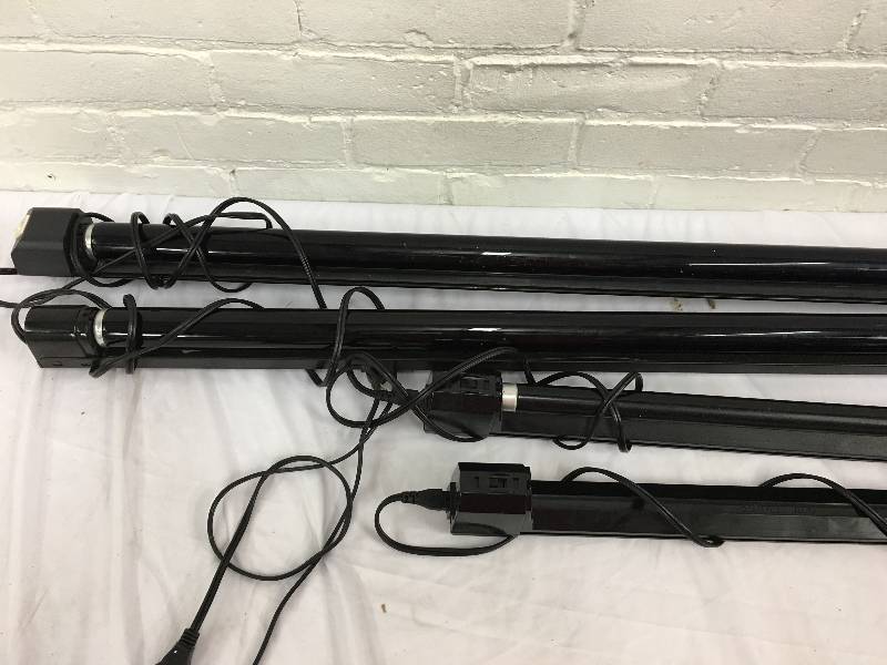 lot 72 image: four blacklights   two 4 ft  two 2ft