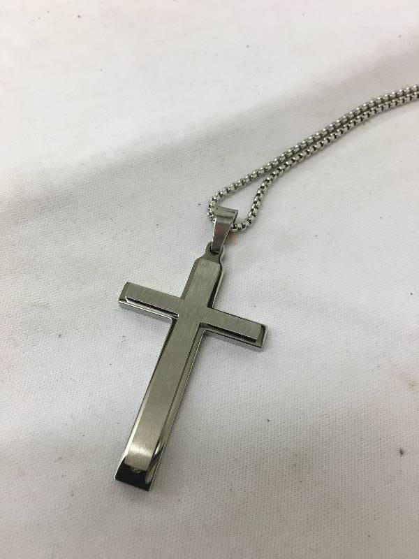 lot 173 image: Stainless Steel Cross Pendant Necklace