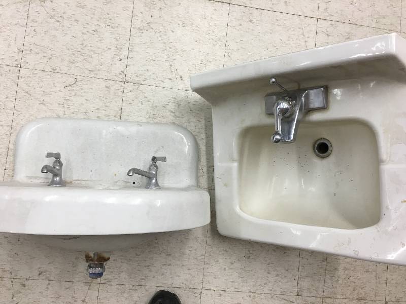 lot 174 image: one cast iron sink  one porcelan sink