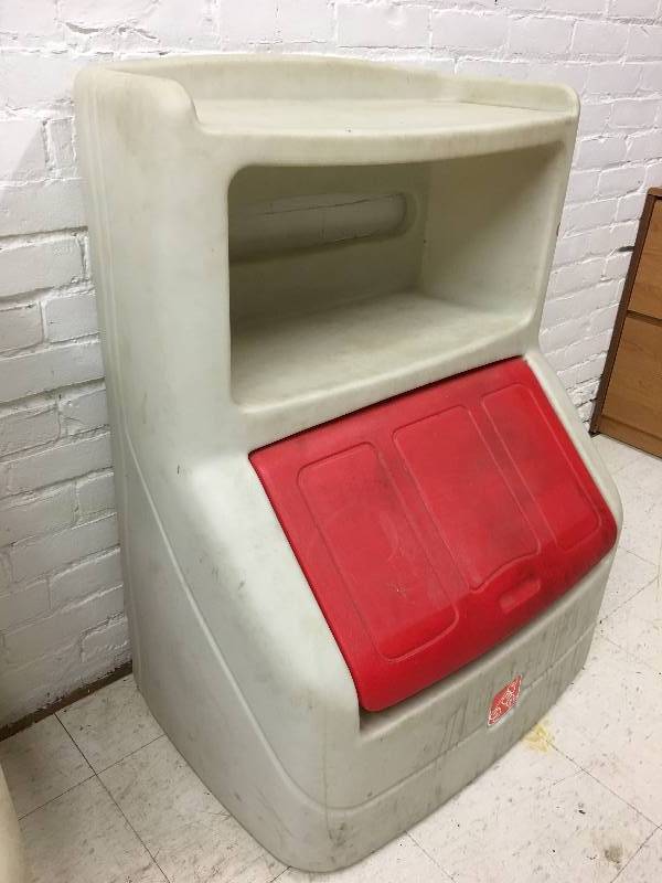 lot 205 image: step 2 toybox
