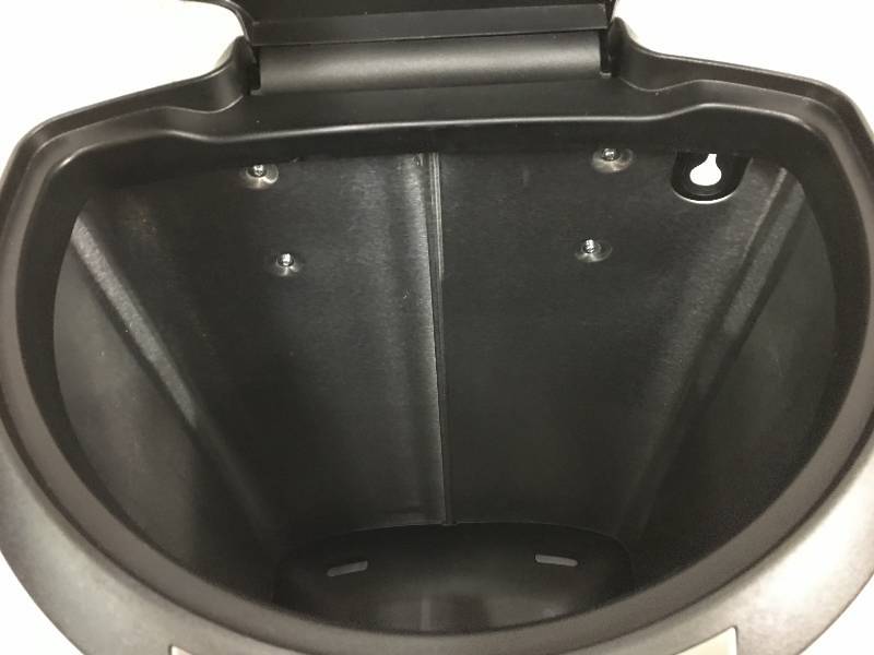 lot 260 image: simple human  sensor garbage can