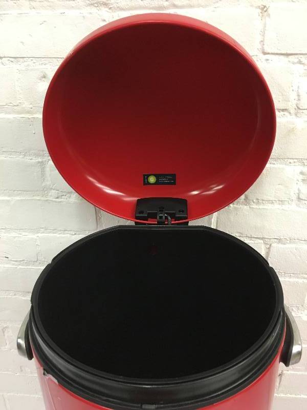 lot 261 image: simple human red garbage can