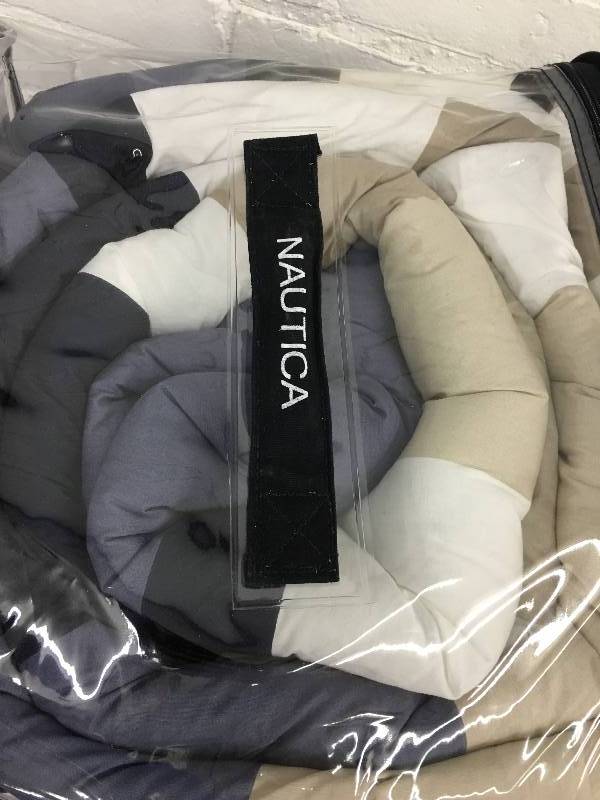 lot 290 image: twintwin xl nautica comforter