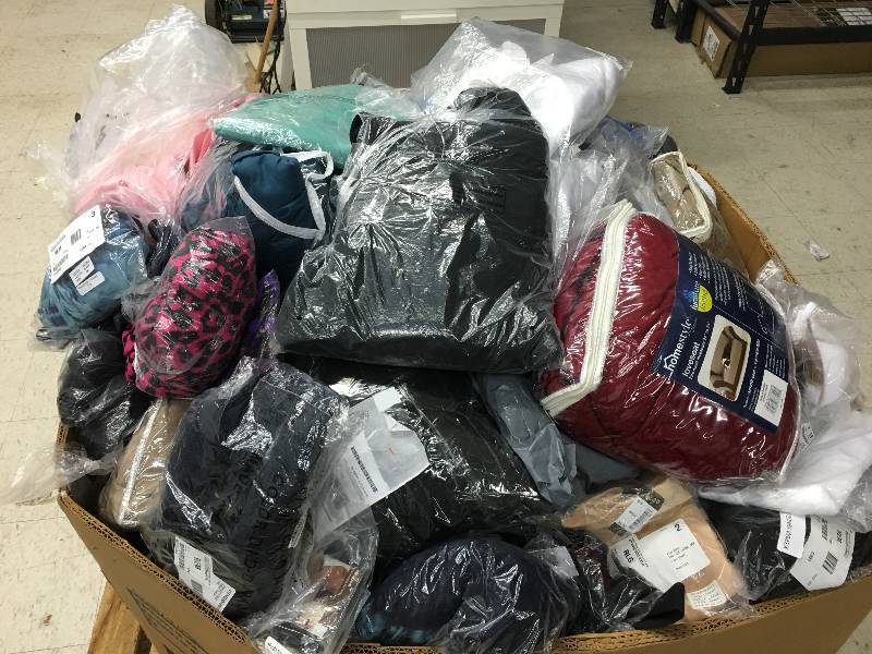 lot 462 image: pallet of brand new clothing 213 items lots of name brands this pallet has a retail value of $2789.00