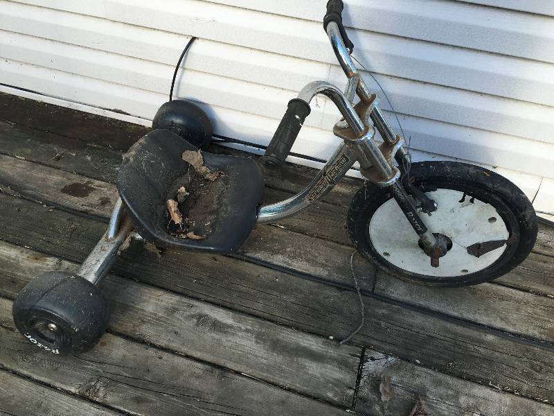 lot 517 image: razor trike