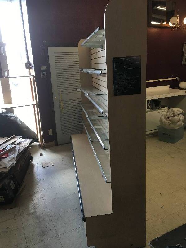 lot 435 image: large display shelf with  glass shelving