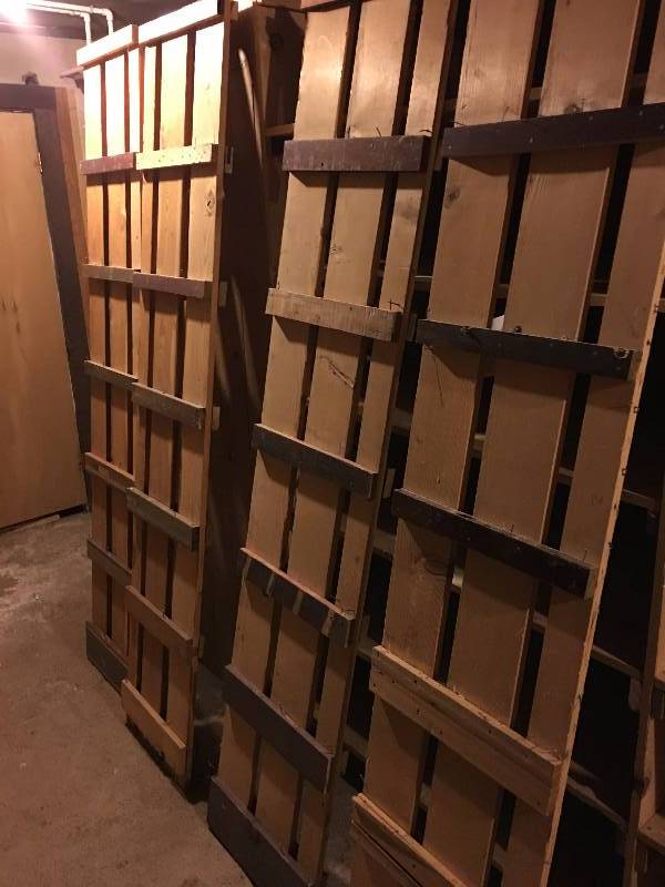 lot 526 image: weyehhaeuser 4.5 quality wood shelving   taken apart