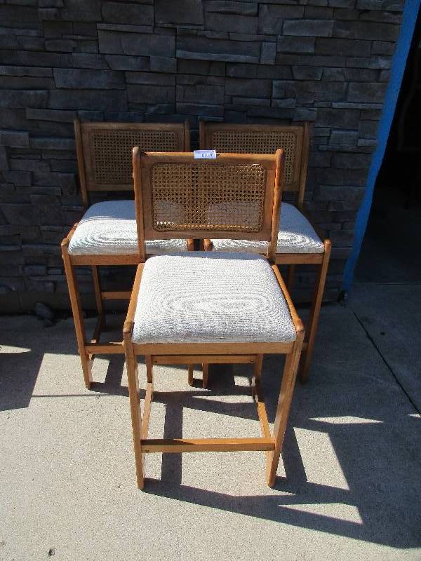 3 Hightop stools