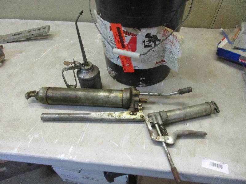 Grease guns and oil can