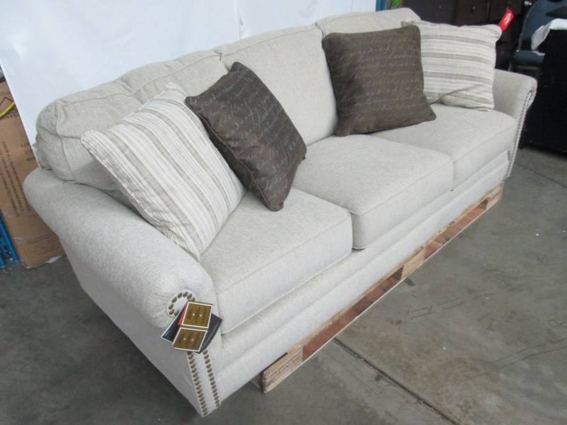 lot 8 image: Signature Design by Ashley Milari Sofa